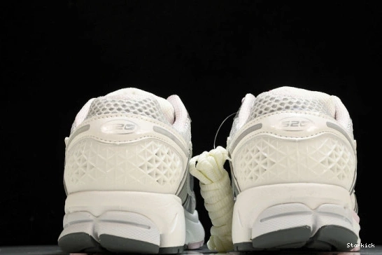Vomero White 5 Pack Pink Zoom FN3695-001 Nike 520 0918
